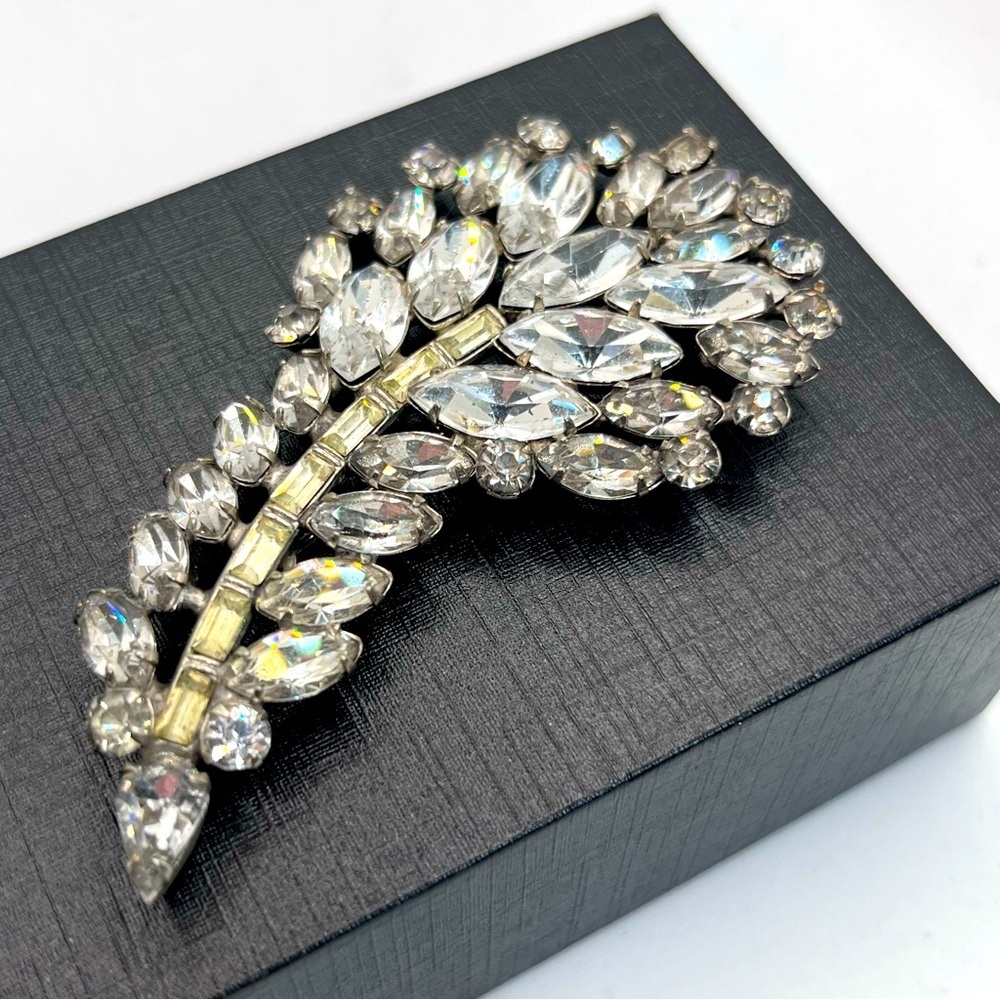 Juliana D&E VTG 60's ICE Crystal Flower Floral Brooch 3"